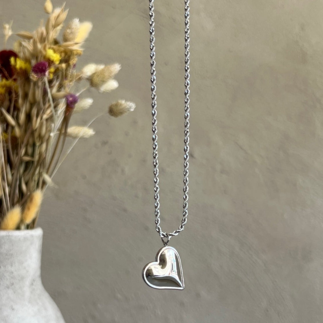 HEART NECKLACE