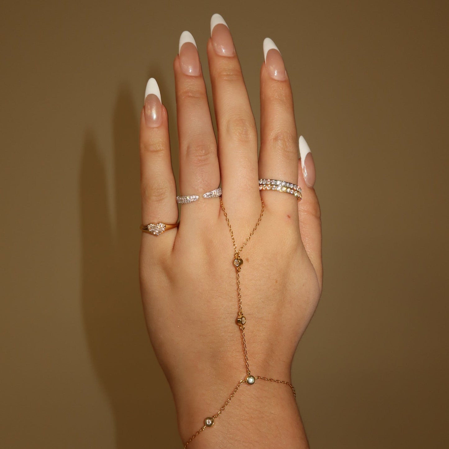 LILLY HAND CHAIN