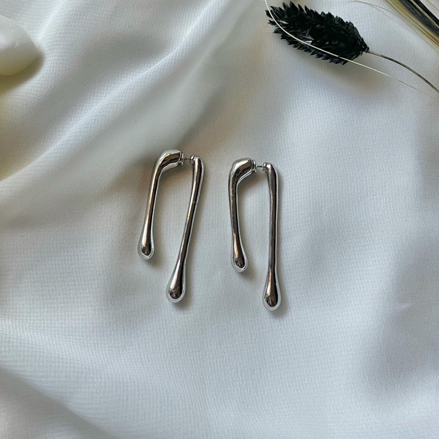 SUSAN DRIP EARRING