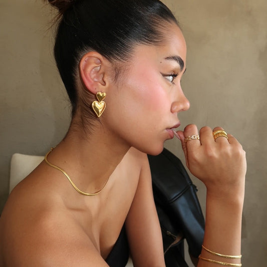 AMOR STUDS
