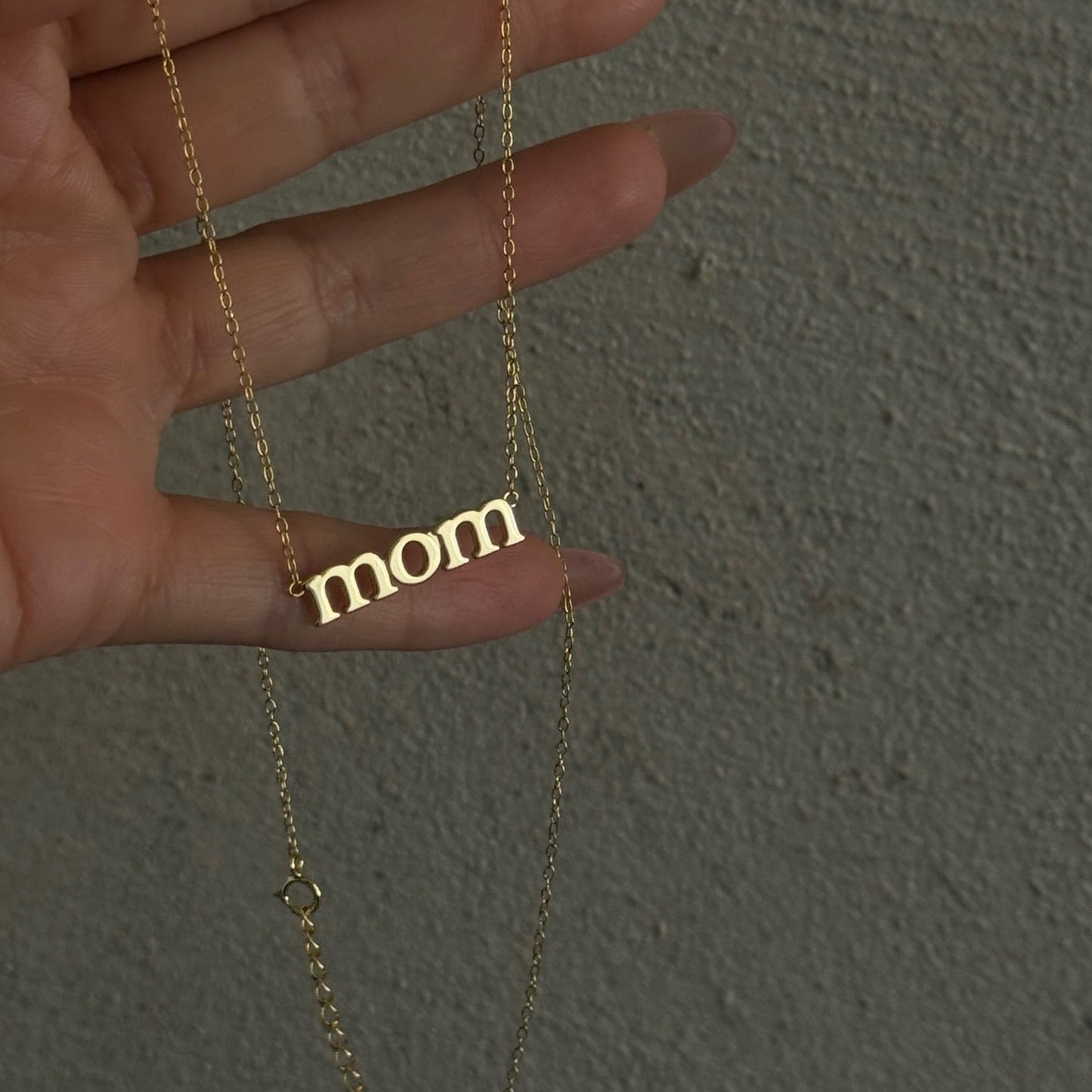 MOM NECKLACE